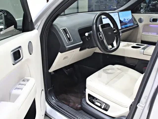 Li Auto L9 — Фото автомобиля 4