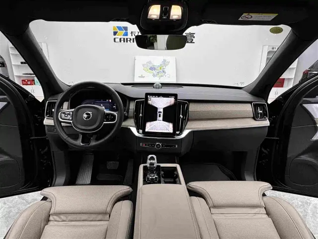 Volvo XC90 — Фото автомобиля 9