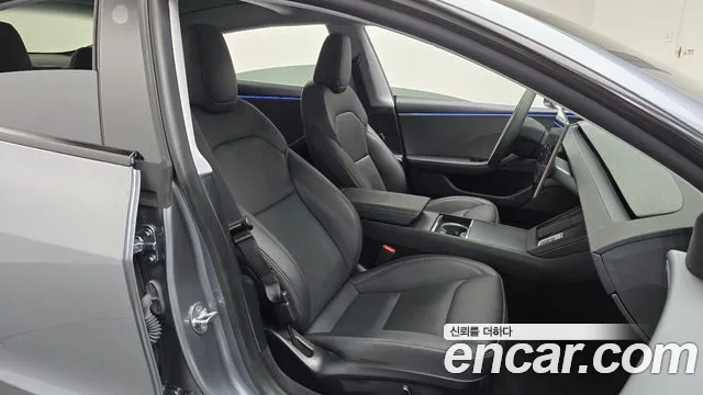 Tesla Model 3 — Фото автомобиля 16