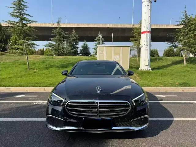Mercedes-Benz E-Class — Фото автомобиля 2