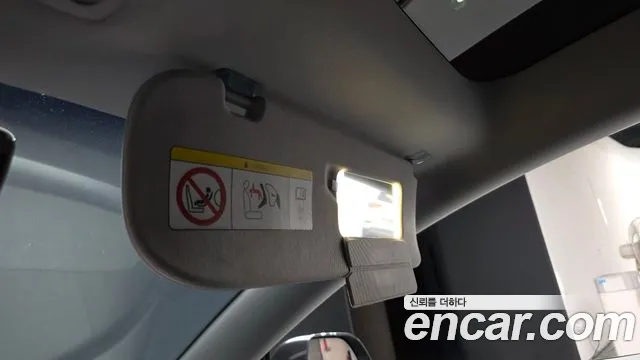 Tesla Model 3 — Фото автомобиля 29