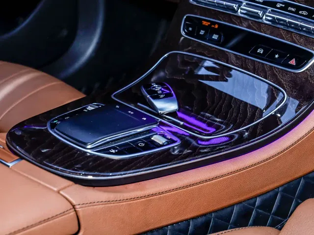 Mercedes-Benz E-Class — Фото автомобиля 29