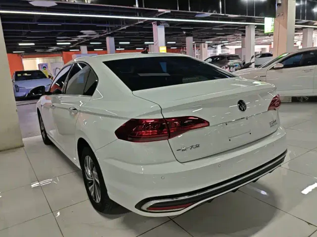 Volkswagen Bora — Фото автомобиля 4