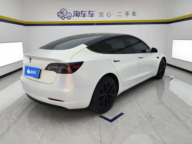 Tesla Model 3 — Фото автомобиля 3