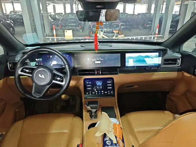 Li Auto ONE — Фото автомобиля 9