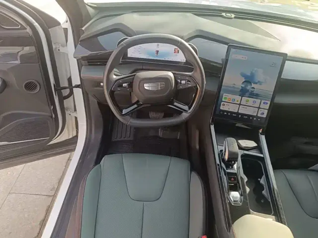 Geely Boyue — Фото автомобиля 10