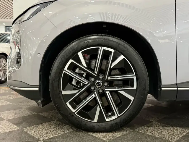 Volvo XC70 Plug-in Hybrid — Фото автомобиля 11