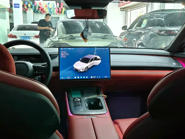 Xiaomi SU7 — Фото автомобиля 8
