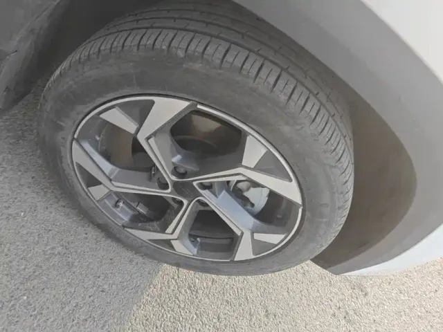 Geely Boyue L — Фото автомобиля 6