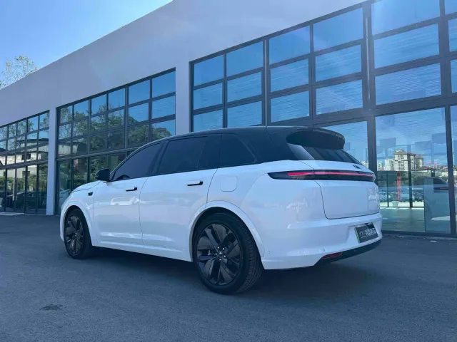 Li Auto L7 — Фото автомобиля 7