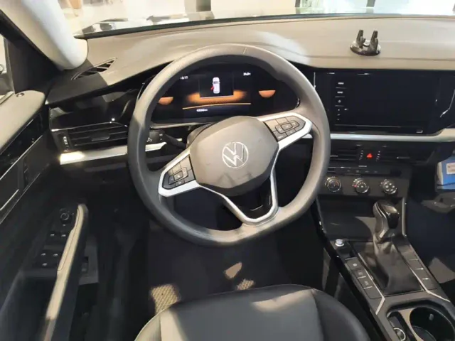 Volkswagen Passat — Фото автомобиля 14