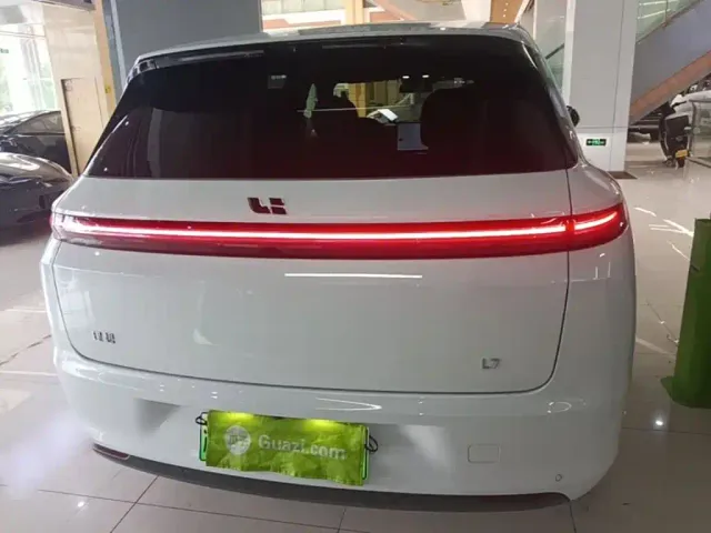 Li Auto L7 — Фото автомобиля 5