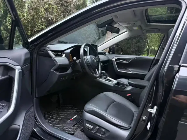 Toyota RAV4 — Фото автомобиля 6