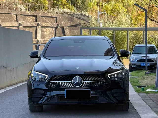 Mercedes-Benz E-Class — Фото автомобиля 2