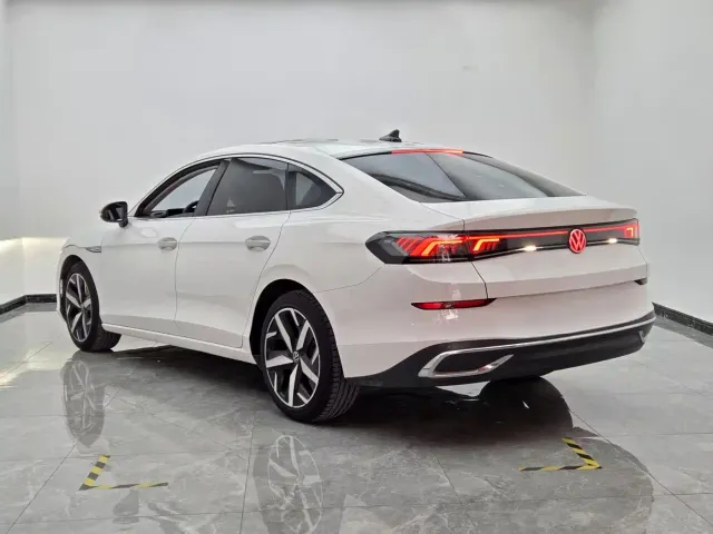 Volkswagen Lamando — Фото автомобиля 4