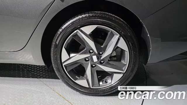 Hyundai AVANTE Avante (CN7) — Фото автомобиля 18