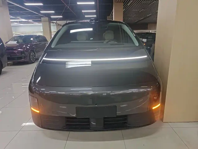 Li Auto MEGA — Фото автомобиля 2