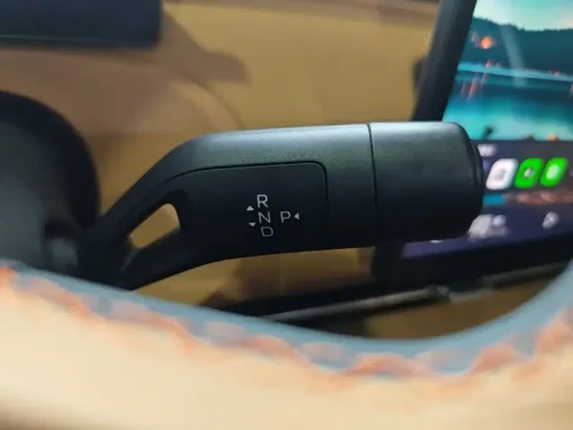 Geely Galaxy Starship 7 EM-i — Фото автомобиля 13