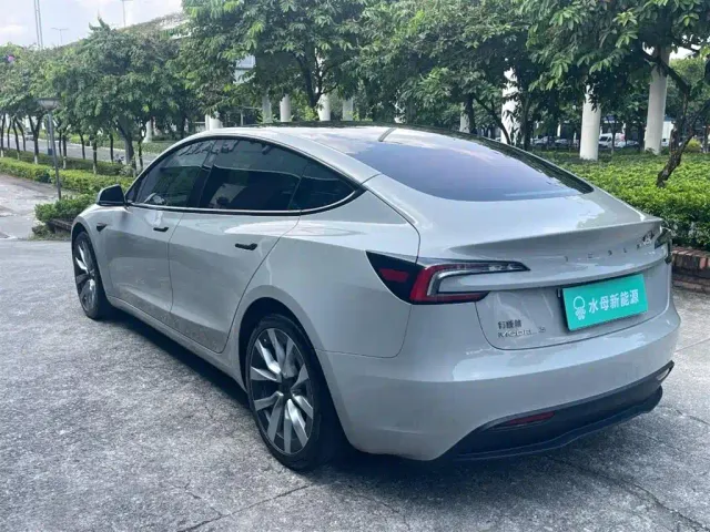 Tesla Model 3 — Фото автомобиля 6