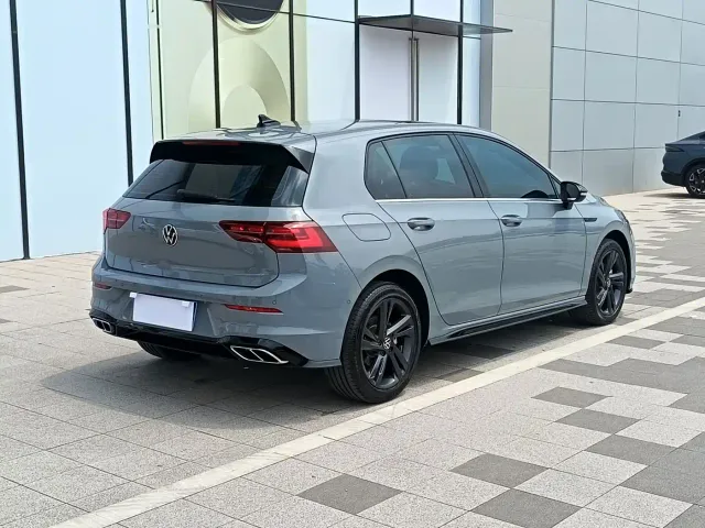 Volkswagen Golf — Фото автомобиля 4