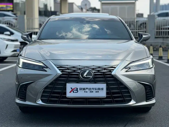 Lexus ES — Фото автомобиля 4
