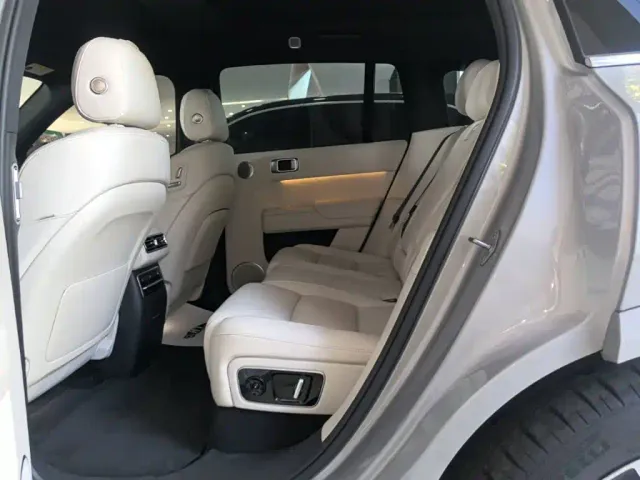 Li Auto L7 — Фото автомобиля 16