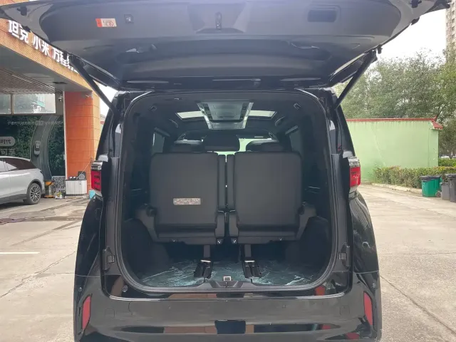 Toyota Alphard — Фото автомобиля 14