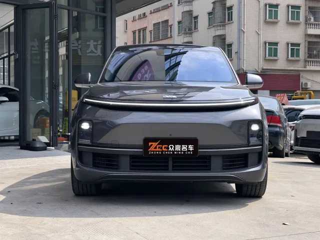 Li Auto L8 — Фото автомобиля 2