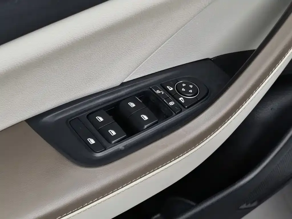 BYD Qin PLUS 2023 Champion Edition DM-i 55KM Leading — Фото автомобиля 9