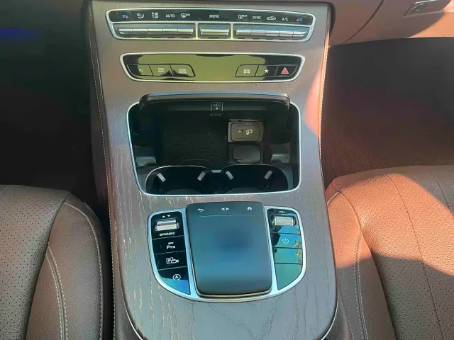 Mercedes-Benz E-Class — Фото автомобиля 14