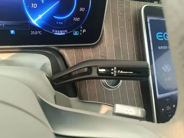 Mercedes-Benz EQE SUV — Фото автомобиля 13