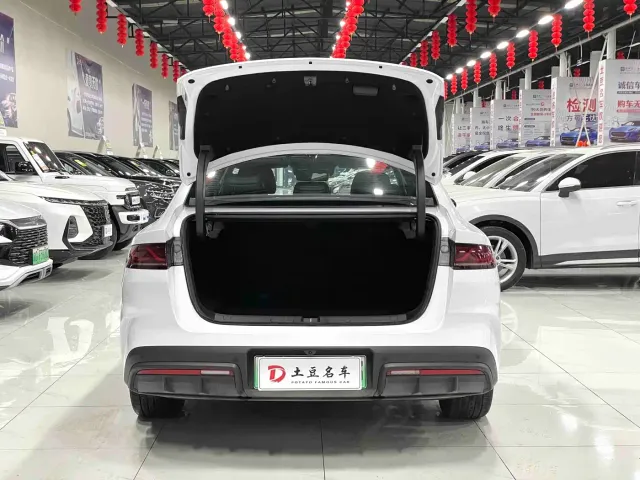 BYD Qin L — Фото автомобиля 13