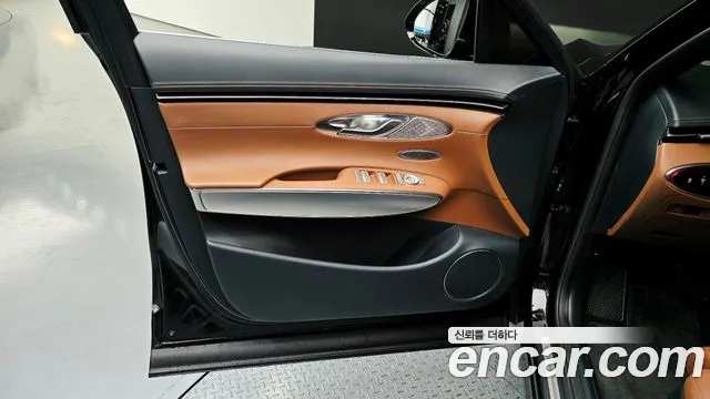 Genesis GV70 — Фото автомобиля 13