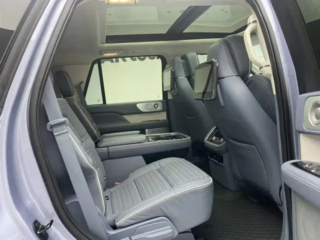 Lincoln Navigator — Фото автомобиля 25