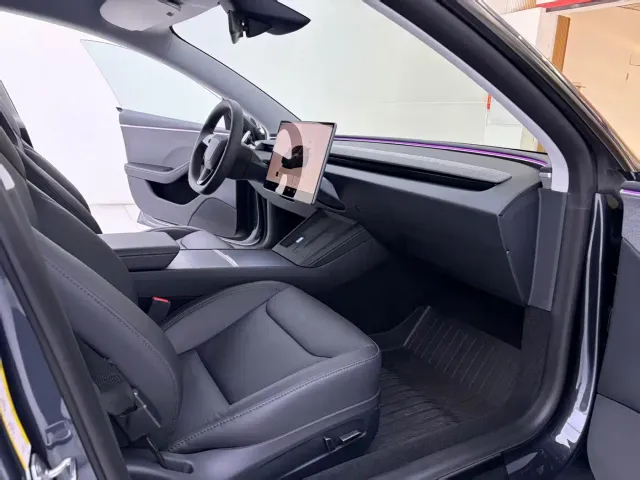 Tesla Model 3 — Фото автомобиля 17