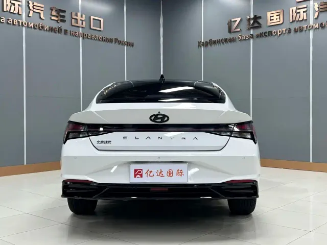 Hyundai Elantra — Фото автомобиля 11