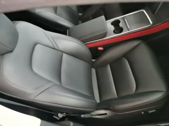 Tesla Model Y — Фото автомобиля 24