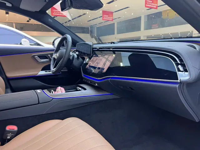 Mercedes-Benz E-Class — Фото автомобиля 16