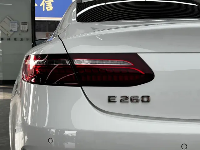 Mercedes-Benz E-Class — Фото автомобиля 10