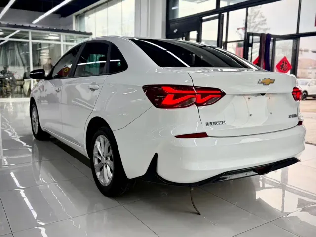 Chevrolet Monza — Фото автомобиля 3