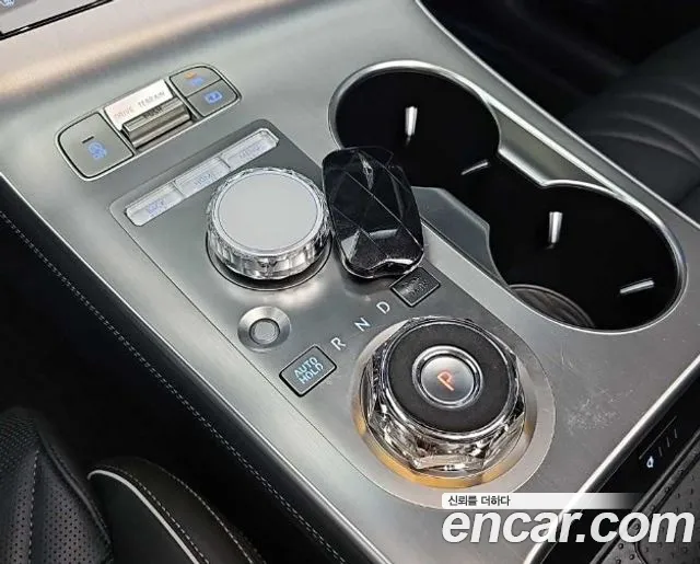 Genesis GV70 — Фото автомобиля 8