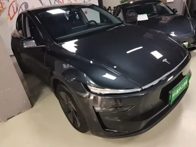 Tesla Model Y — Фото автомобиля 3