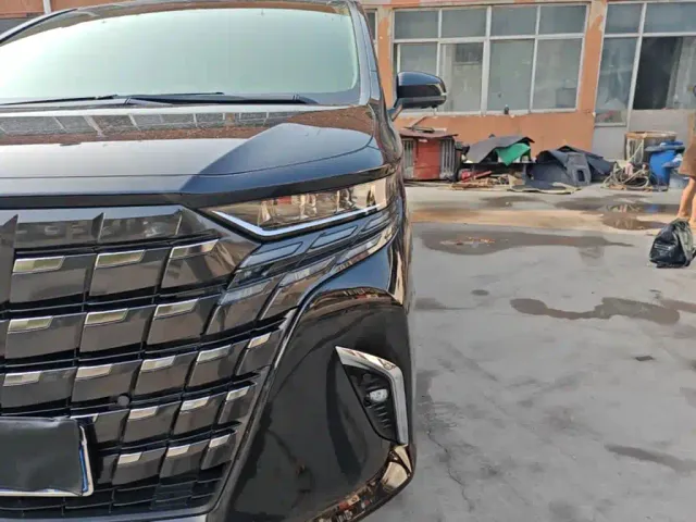 Toyota Alphard — Фото автомобиля 23