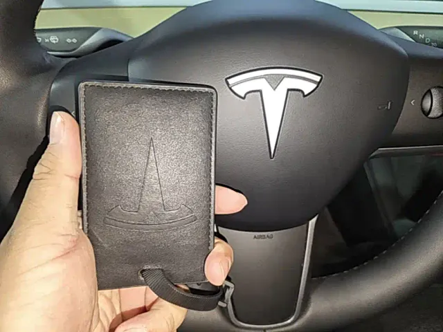 Tesla Model Y — Фото автомобиля 8