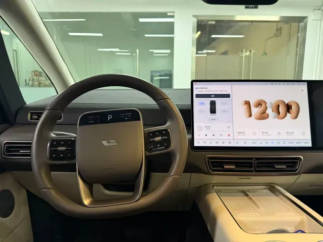 Li Auto MEGA — Фото автомобиля 15