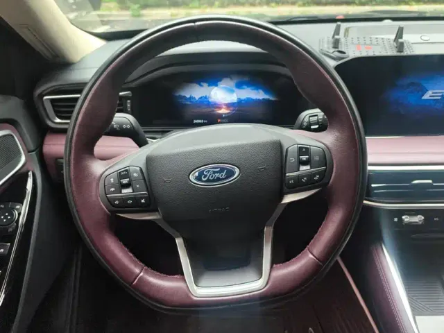 Ford Explorer — Фото автомобиля 15