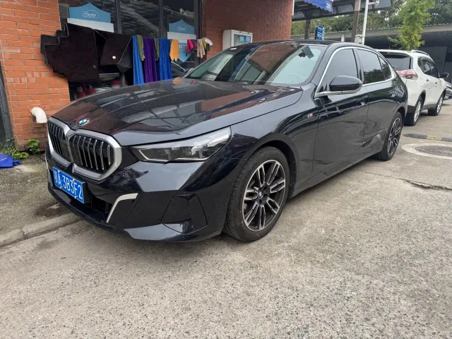 BMW 5 Series — Фото автомобиля 2