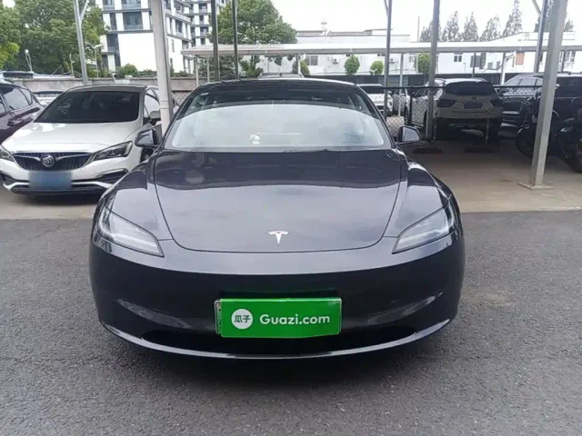 Tesla Model 3 — Фото автомобиля 2