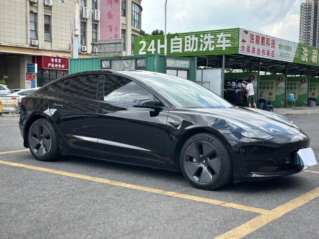 Tesla Model 3 — Фото автомобиля 3