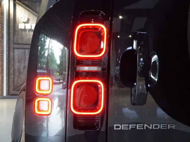 Land Rover Defender — Фото автомобиля 21